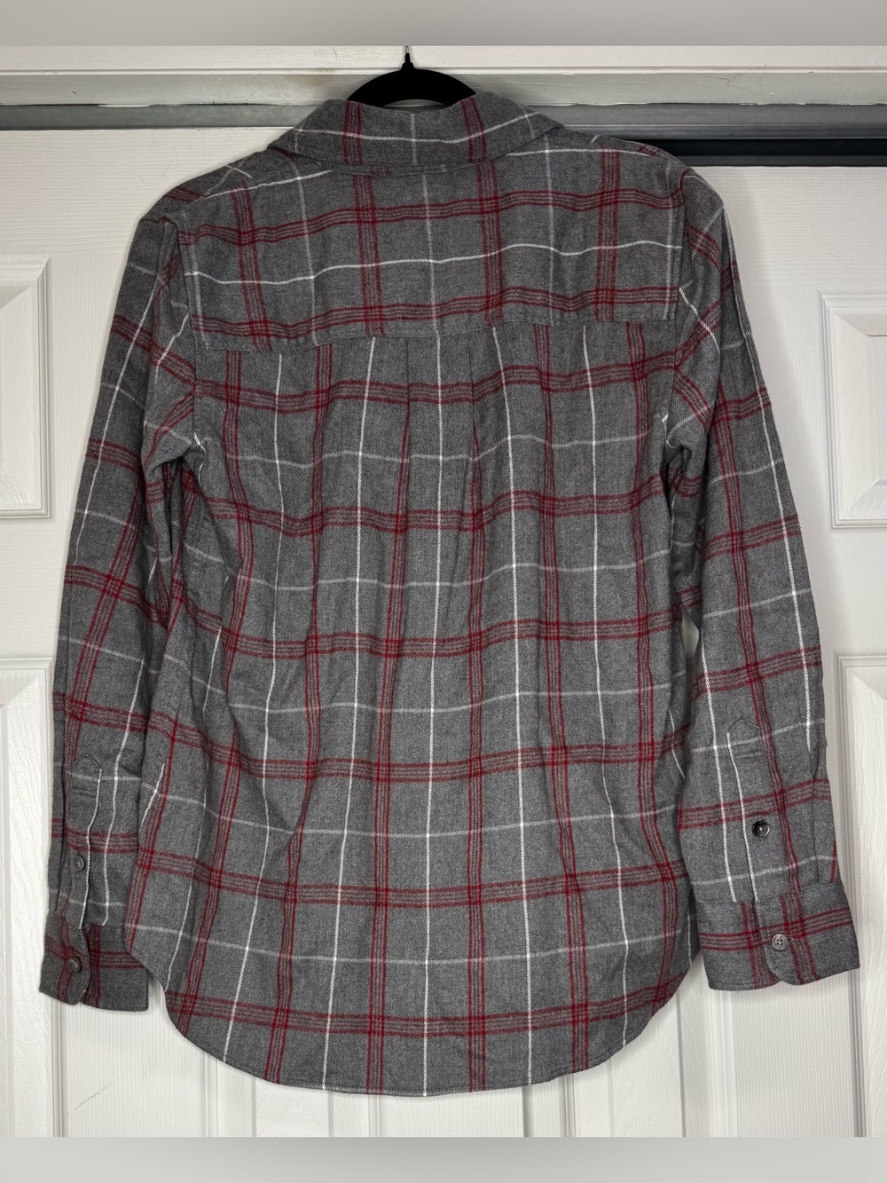 Faherty Gray Red and White Plaid Flannel Button Down - Size M - Picture 6 of 8